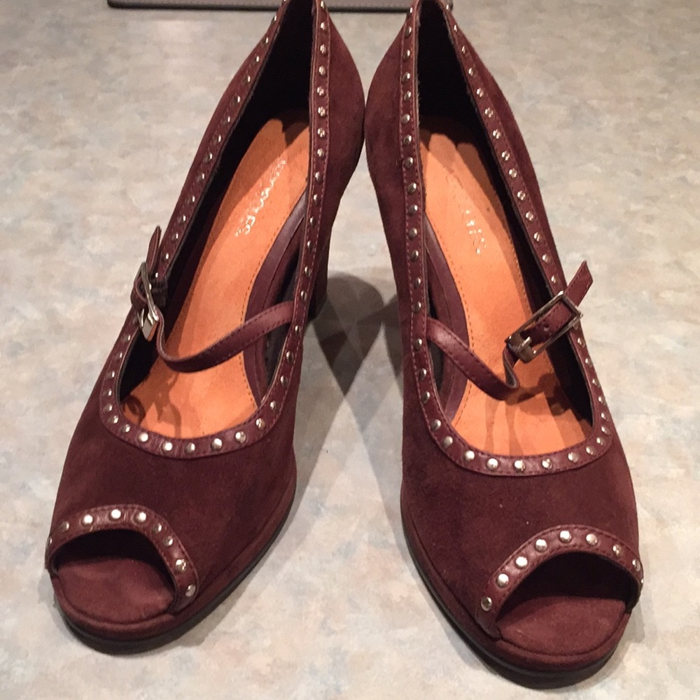 Aerosoles suede pumps